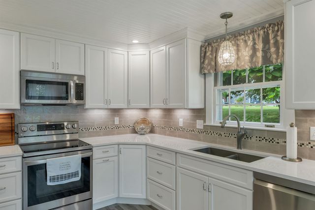 29 Hunt Avenue, Franklin, NH 03235