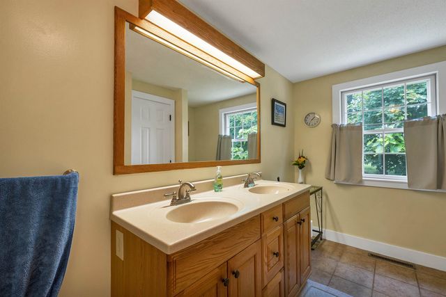 29 Hunt Avenue, Franklin, NH 03235