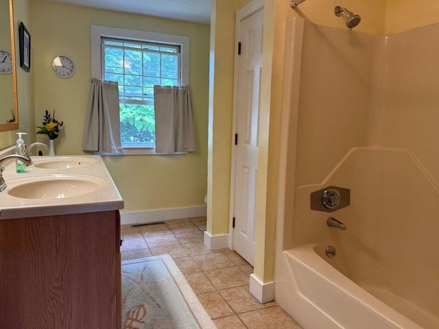 29 Hunt Avenue, Franklin, NH 03235