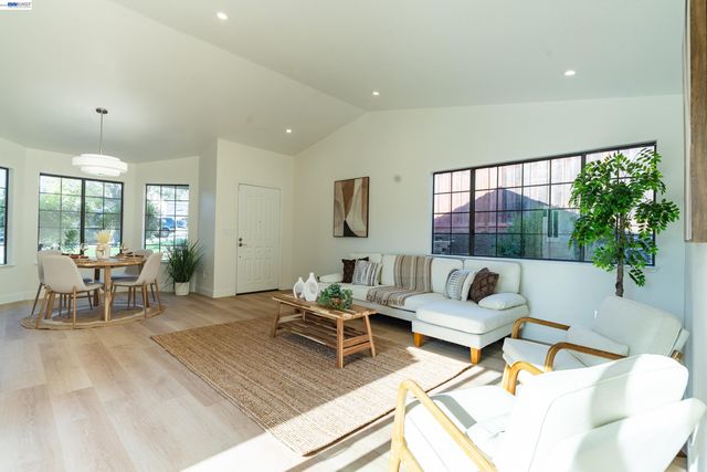 1057 Topsail Drive, Vallejo, CA 94591