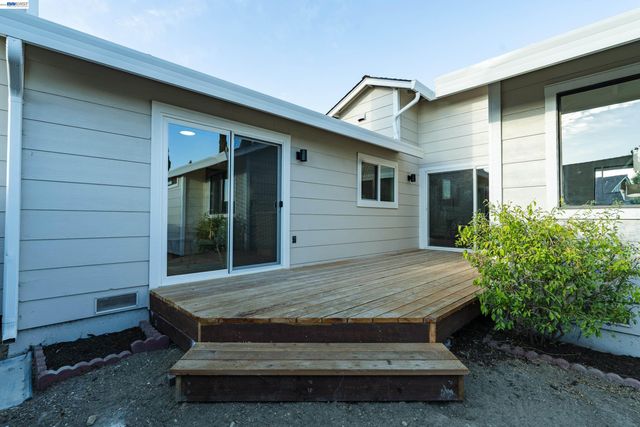1057 Topsail Drive, Vallejo, CA 94591