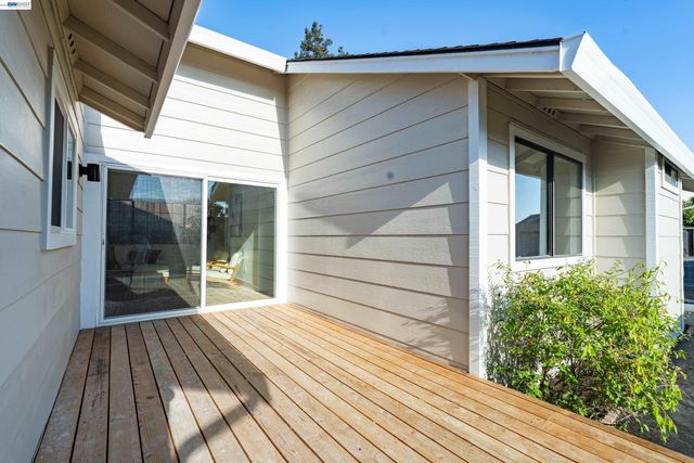 1057 Topsail Drive, Vallejo, CA 94591