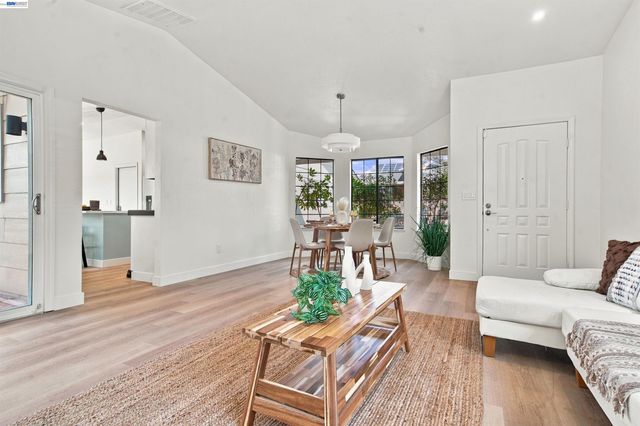 1057 Topsail Drive, Vallejo, CA 94591