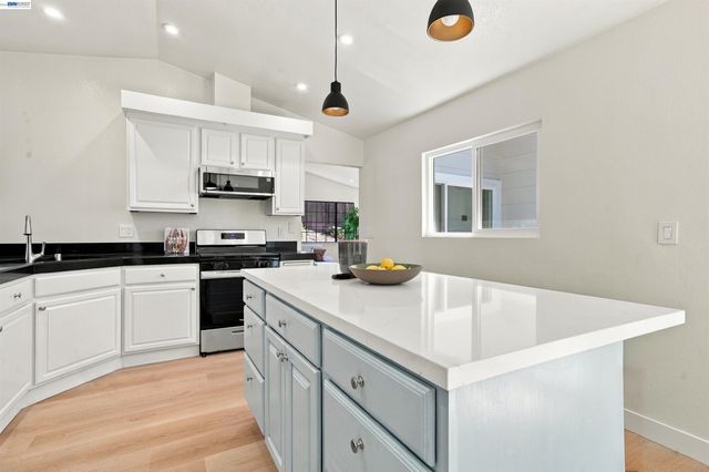 1057 Topsail Drive, Vallejo, CA 94591
