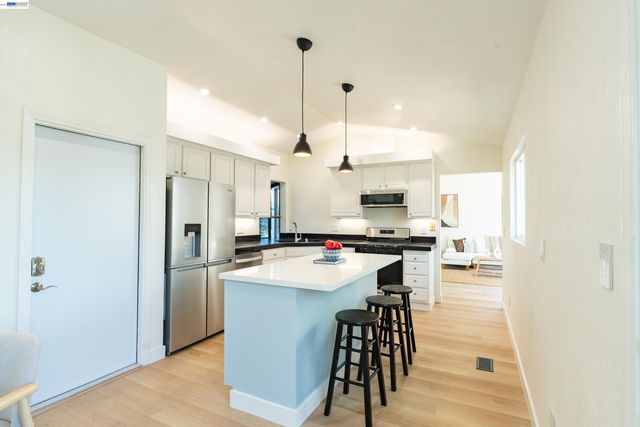 1057 Topsail Drive, Vallejo, CA 94591