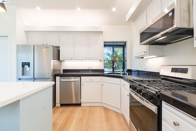 1057 Topsail Drive, Vallejo, CA 94591