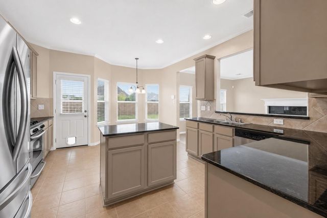 3821 Houston Lake Drive, Pearland, TX 77581