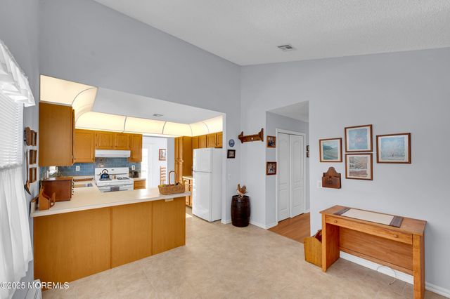 9 E Westgate Court, Toms River, NJ 08757