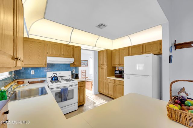 9 E Westgate Court, Toms River, NJ 08757