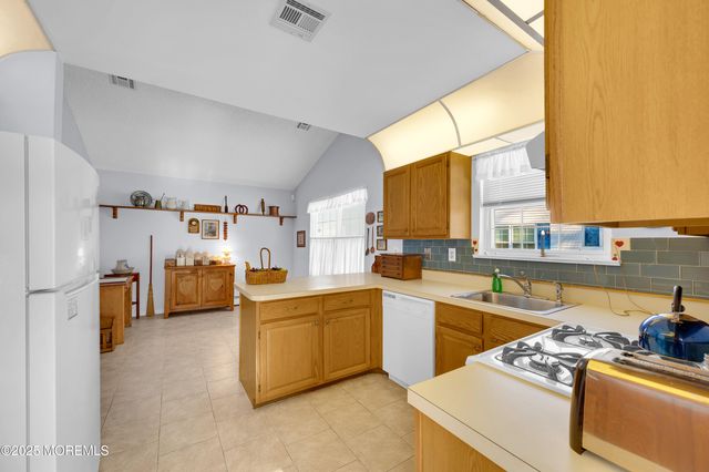 9 E Westgate Court, Toms River, NJ 08757