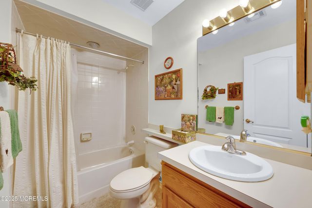 9 E Westgate Court, Toms River, NJ 08757