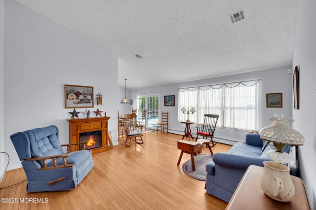 9 E Westgate Court, Toms River, NJ 08757