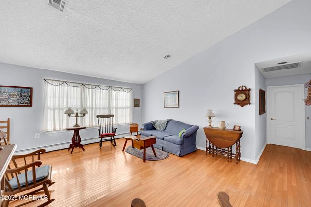 9 E Westgate Court, Toms River, NJ 08757