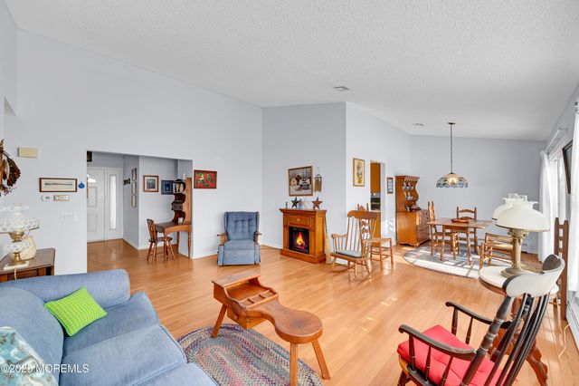 9 E Westgate Court, Toms River, NJ 08757