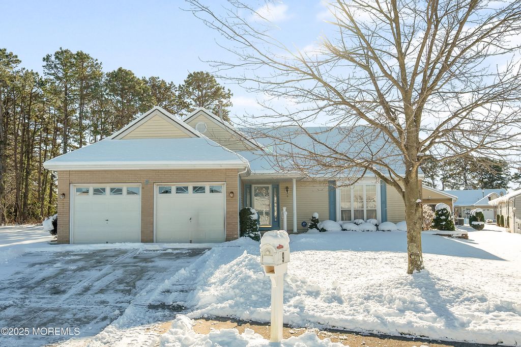 9 E Westgate Court, Toms River, NJ 08757