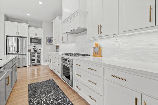 15809 El Monte Street, Overland Park, KS 66224