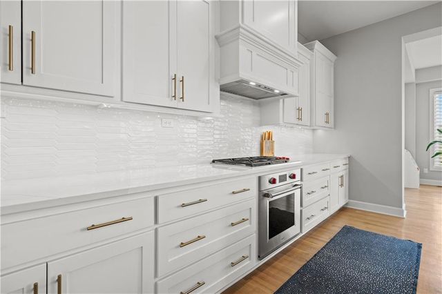 15809 El Monte Street, Overland Park, KS 66224
