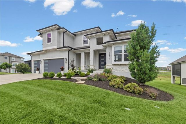 15809 El Monte Street, Overland Park, KS 66224