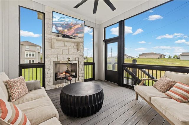 15809 El Monte Street, Overland Park, KS 66224