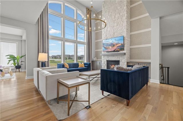 15809 El Monte Street, Overland Park, KS 66224