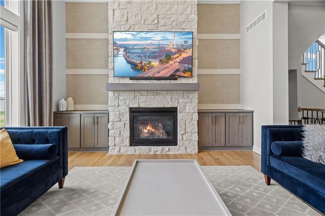 15809 El Monte Street, Overland Park, KS 66224