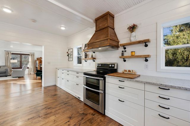 32266 Virgo Street NE, North Branch, MN 55056