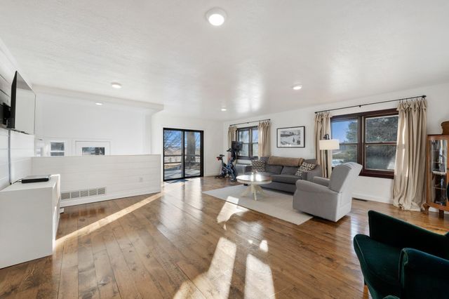 32266 Virgo Street NE, North Branch, MN 55056