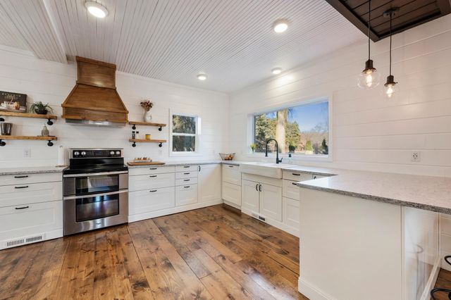 32266 Virgo Street NE, North Branch, MN 55056