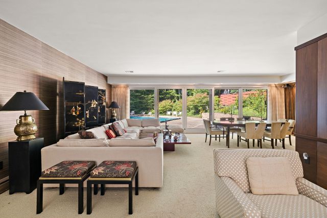 375 Woodlawn Avenue, Grand Haven City, MI 49417