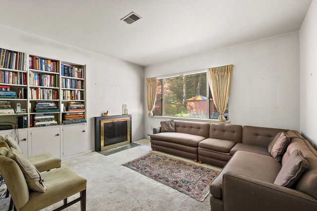 375 Woodlawn Avenue, Grand Haven City, MI 49417