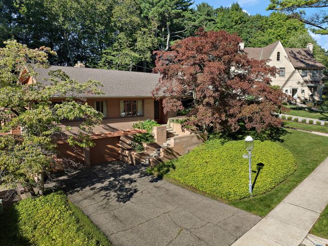 375 Woodlawn Avenue, Grand Haven City, MI 49417