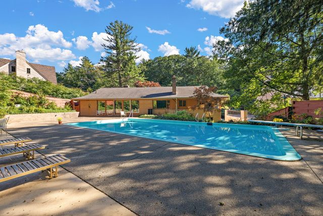 375 Woodlawn Avenue, Grand Haven City, MI 49417