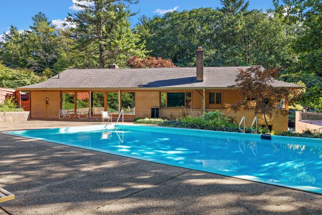 375 Woodlawn Avenue, Grand Haven City, MI 49417