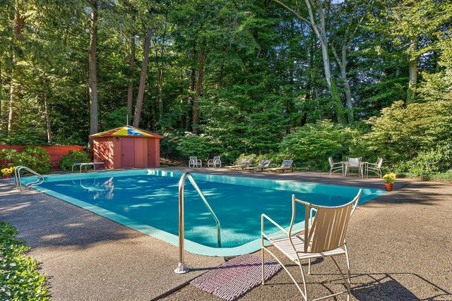 375 Woodlawn Avenue, Grand Haven City, MI 49417