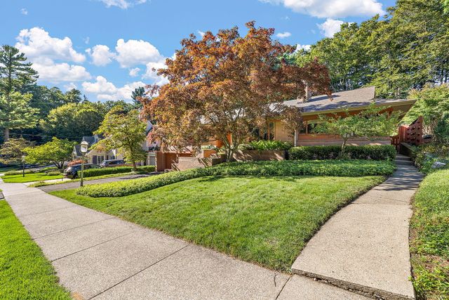 375 Woodlawn Avenue, Grand Haven City, MI 49417