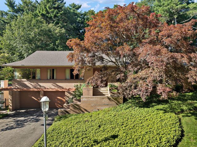 375 Woodlawn Avenue, Grand Haven City, MI 49417