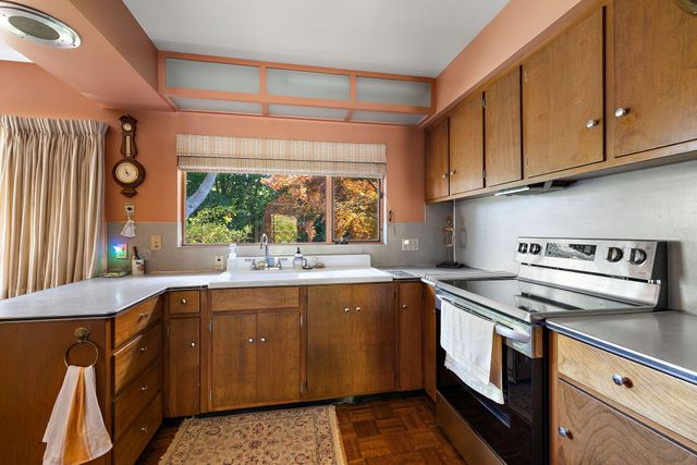 375 Woodlawn Avenue, Grand Haven City, MI 49417