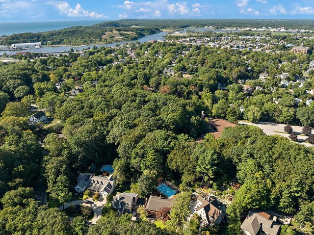 375 Woodlawn Avenue, Grand Haven City, MI 49417