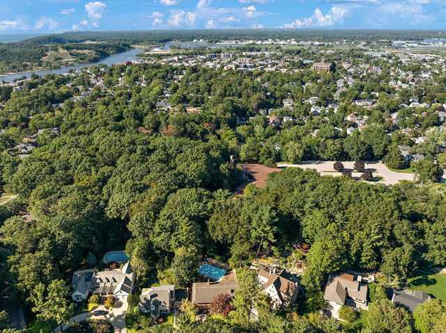 375 Woodlawn Avenue, Grand Haven City, MI 49417