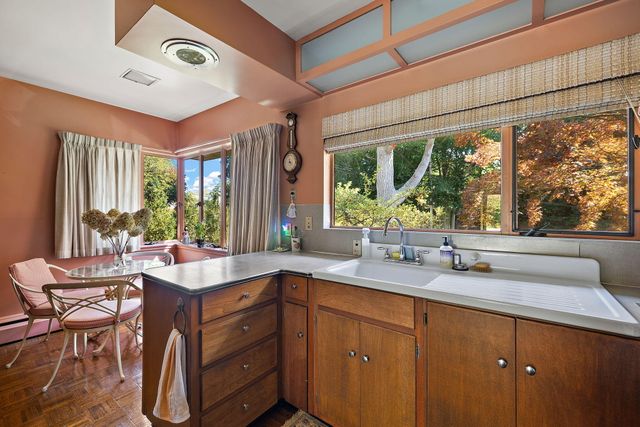 375 Woodlawn Avenue, Grand Haven City, MI 49417