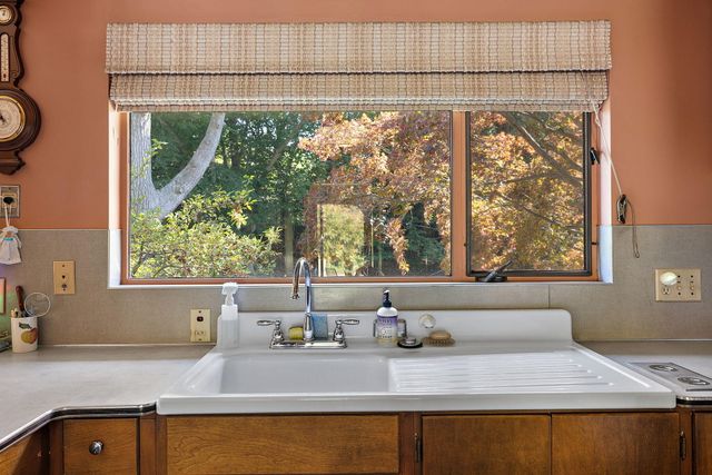 375 Woodlawn Avenue, Grand Haven City, MI 49417