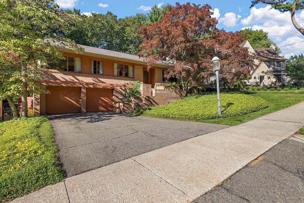 375 Woodlawn Avenue, Grand Haven City, MI 49417