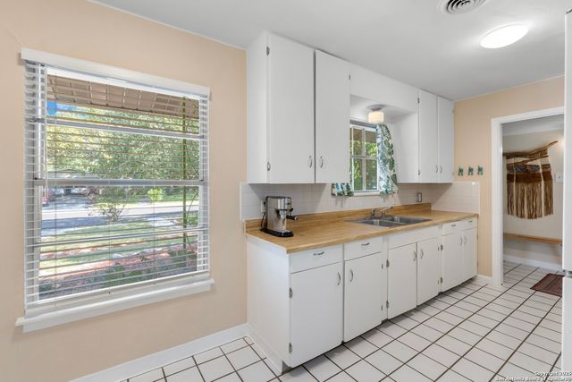 346 Sandalwood Ln., San Antonio, TX 78216
