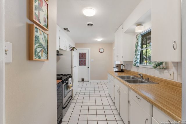 346 Sandalwood Ln., San Antonio, TX 78216