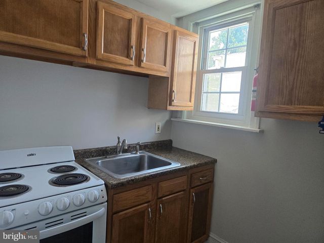 870 E HIGH ST, Pottstown, PA 19464