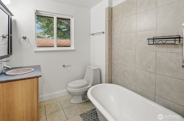 3815 NE 113th Street, Seattle, WA 98125