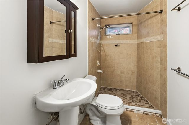 3815 NE 113th Street, Seattle, WA 98125