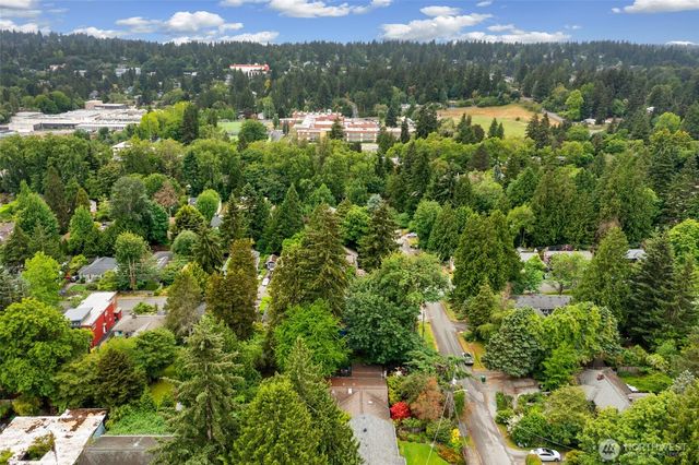 3815 NE 113th Street, Seattle, WA 98125