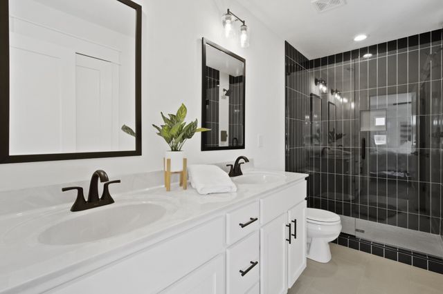 41 W High St Apt D7, Clarksville, TN 37040