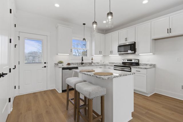 41 W High St Apt D7, Clarksville, TN 37040